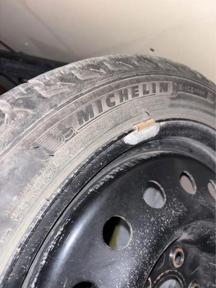 Michelin Winter Tires with Steel Rims – Like New! ❄️ image indicator(2)