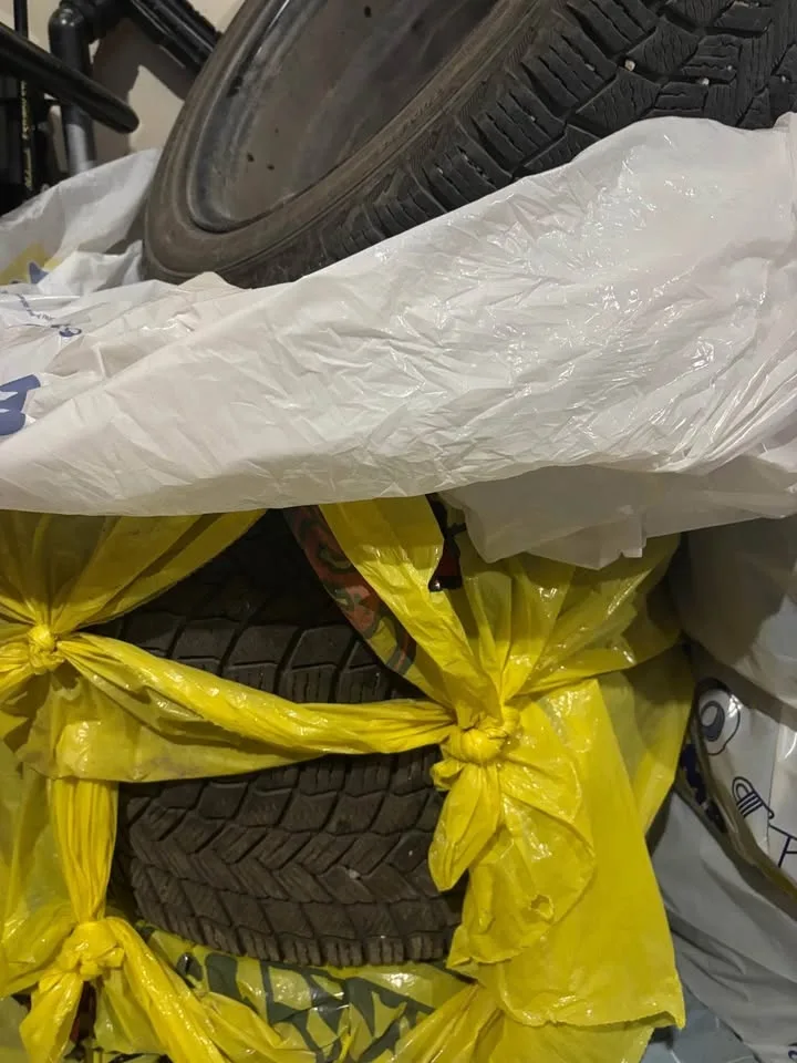 Michelin Winter Tires with Steel Rims – Like New! ❄️ image indicator(3)