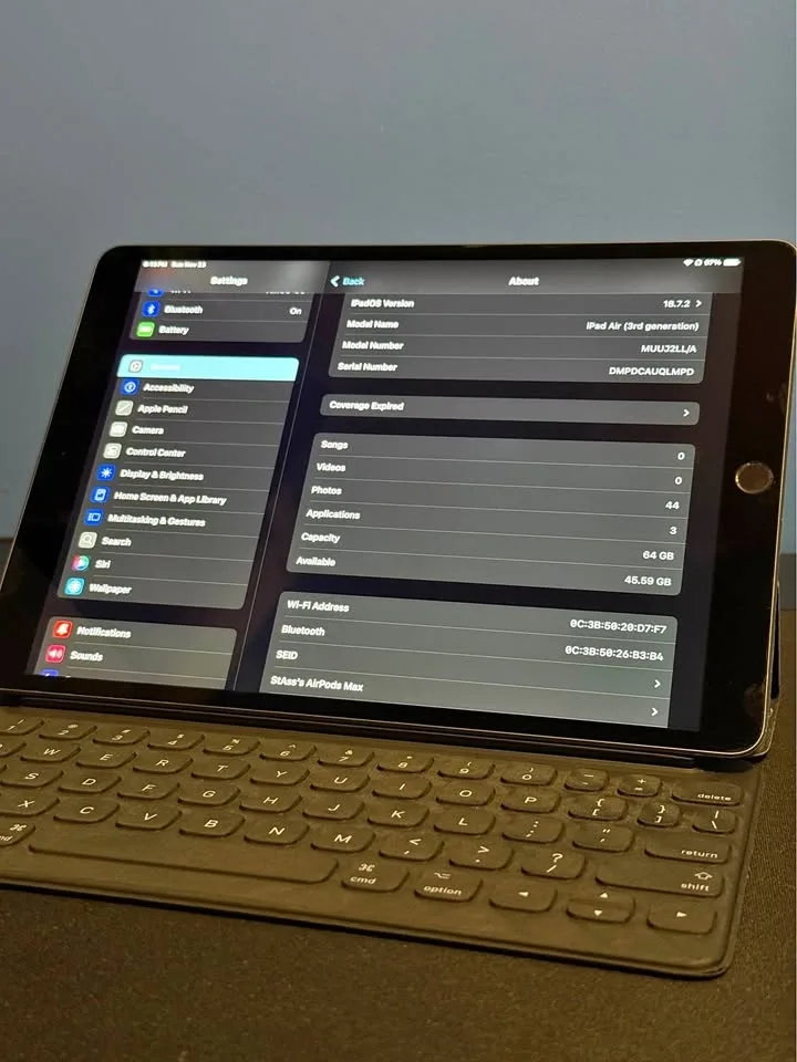 iPad Air 3 Generation 64GB With Apple Keyboard