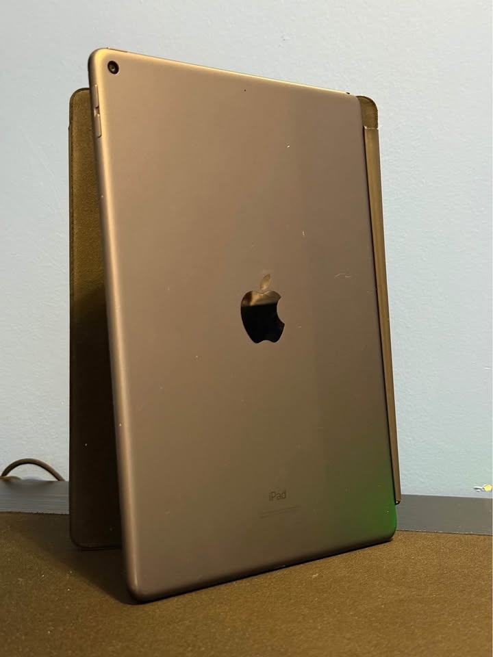 iPad Air 3 Generation 64GB With Apple Keyboard - photo 2
