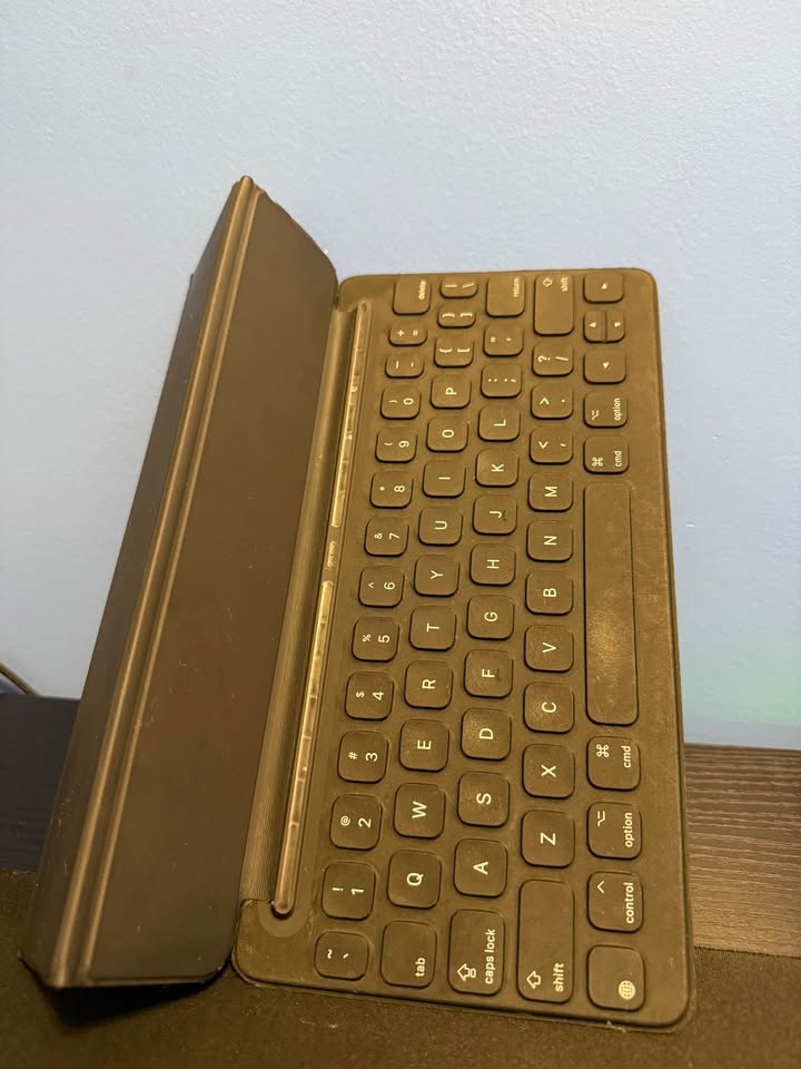 iPad Air 3 Generation 64GB With Apple Keyboard - photo 3