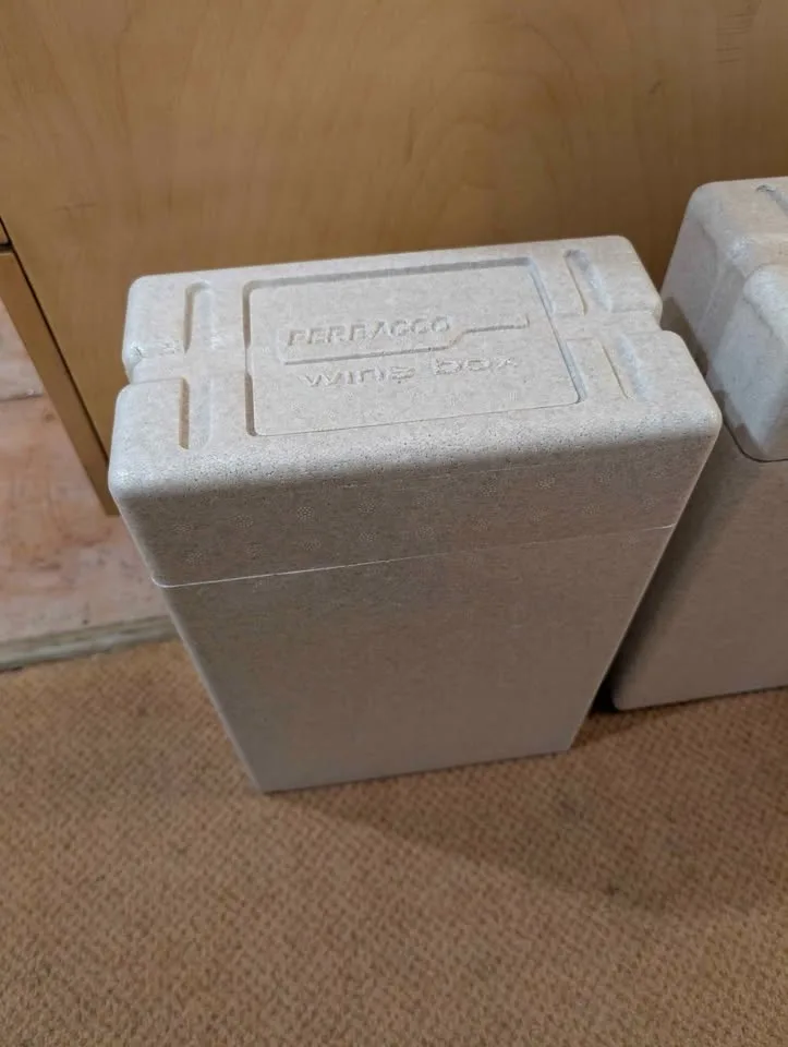 Wine bottle shipping boxes