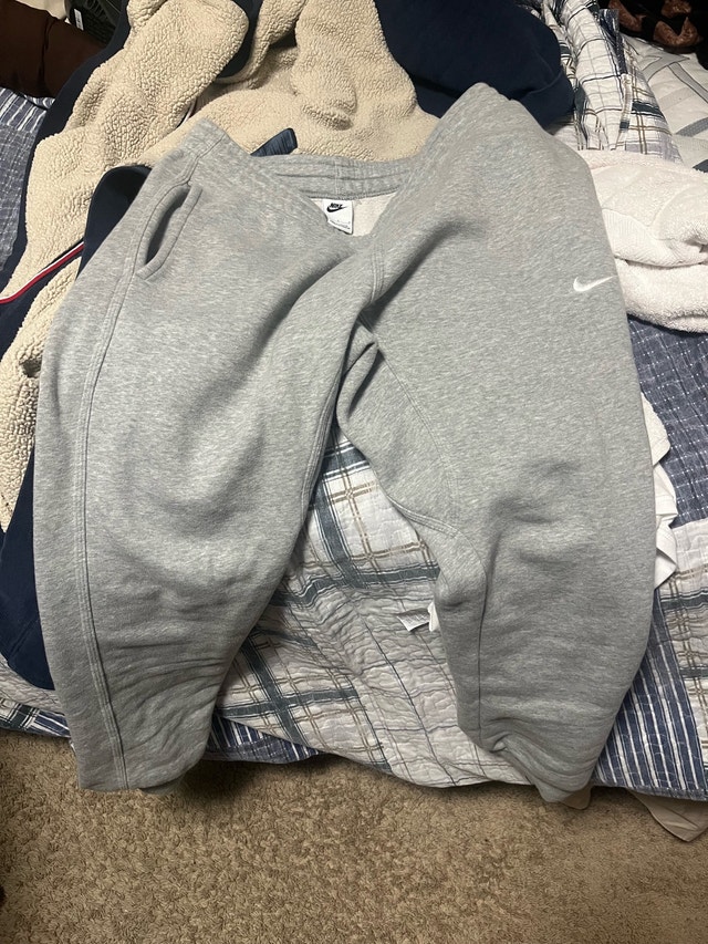 NEED GONE  Nike pants L perfect condition