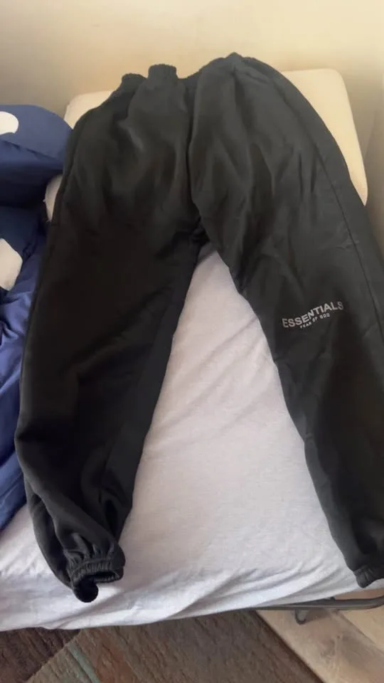 Essentials tracksuit image indicator(2)