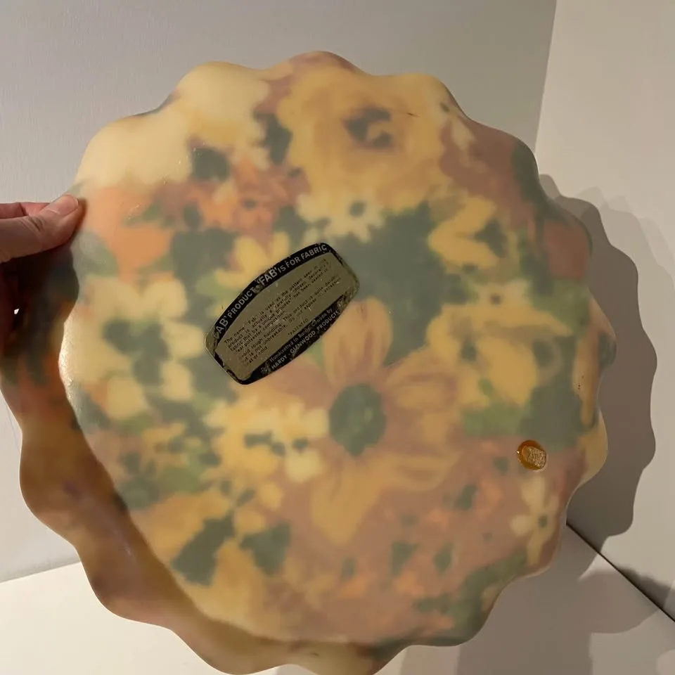 Vintage FAB ruffled-edge floral serving tray image indicator(2)