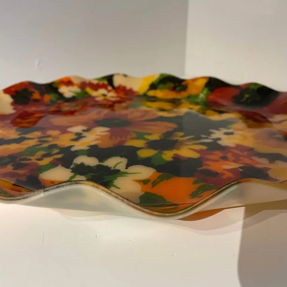 Vintage FAB ruffled-edge floral serving tray image indicator(4)