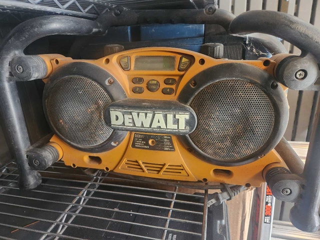 Dewalt construction radio