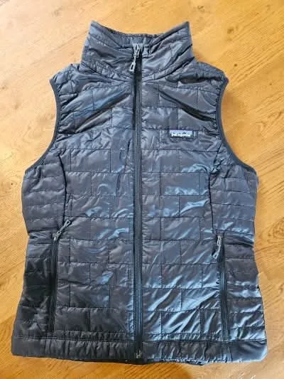 NEW Patagonia Nano Puff Vest, women's S image indicator(3)