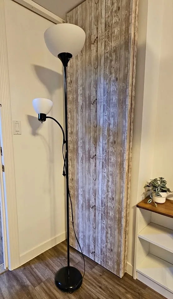 2-light floor lamp, black, like new