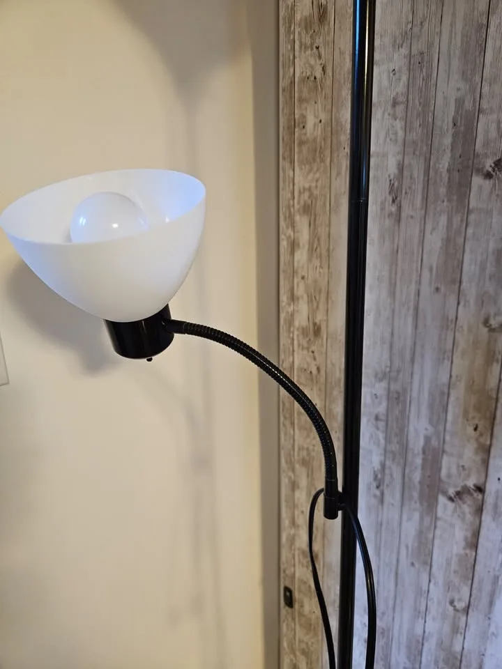 2-light floor lamp, black, like new image indicator(3)