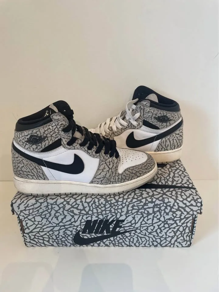 Authentic Nike Air Jordan 1 Retro High OG White Cement image indicator(2)