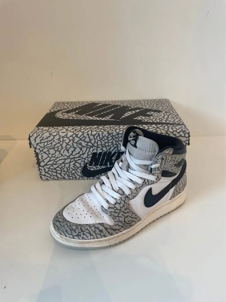 Authentic Nike Air Jordan 1 Retro High OG White Cement image indicator(3)