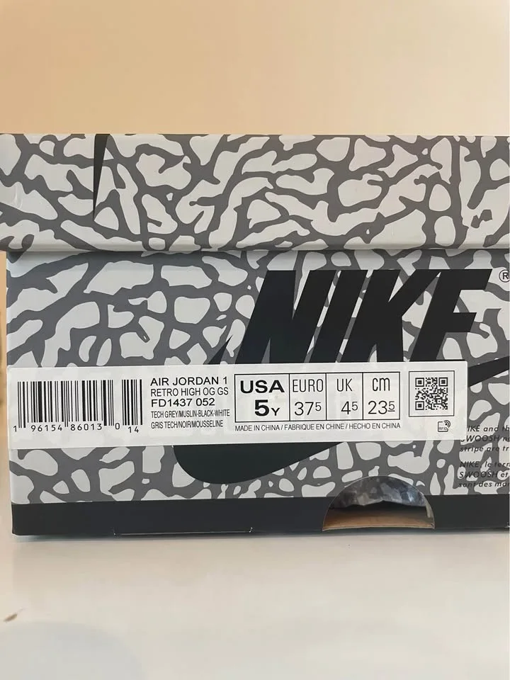 Authentic Nike Air Jordan 1 Retro High OG White Cement image indicator(4)