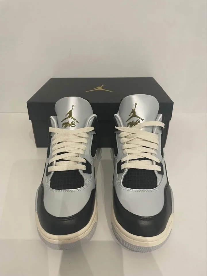 Authentic Air Jordan 4 Retros Platinum Gold size 7Y image indicator(2)