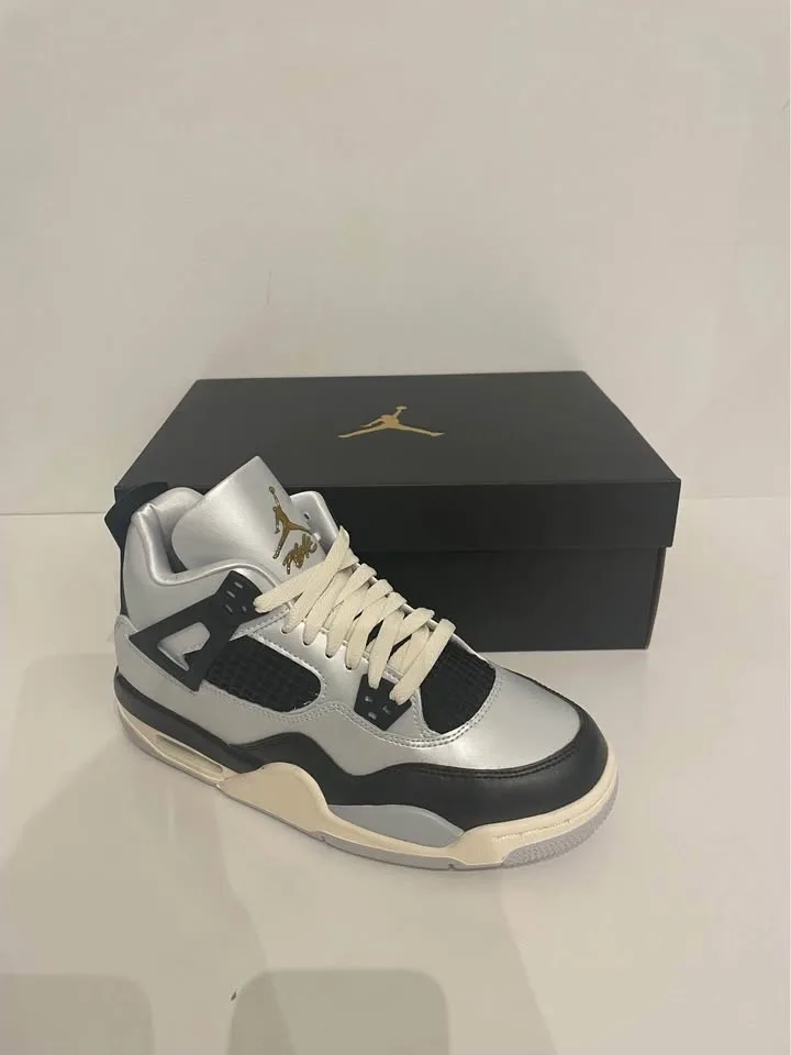 Authentic Air Jordan 4 Retros Platinum Gold size 7Y image indicator(3)