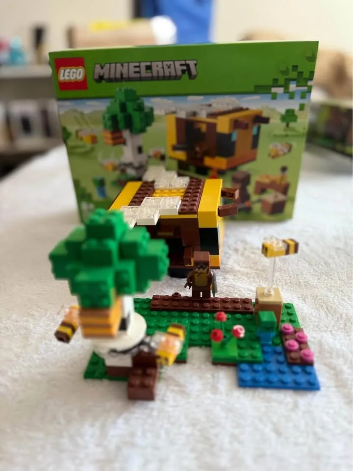 Lego Minecraft The bee cottage image indicator(3)