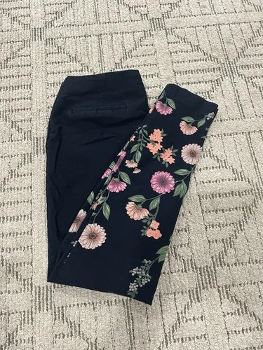Alfani Floral casual pant size 6P image indicator(4)