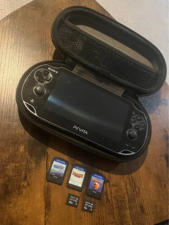 PS Vita with games and case image indicator(2)
