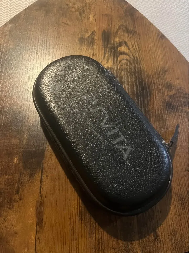 PS Vita with games and case image indicator(4)