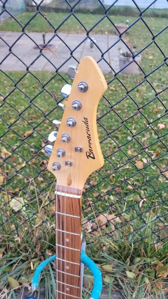 $240 Barracuda Stratocaster Electric Guitar - photo 4