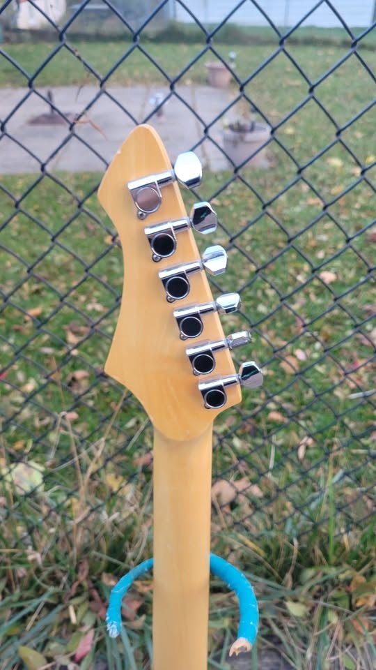 $240 Barracuda Stratocaster Electric Guitar - photo 5