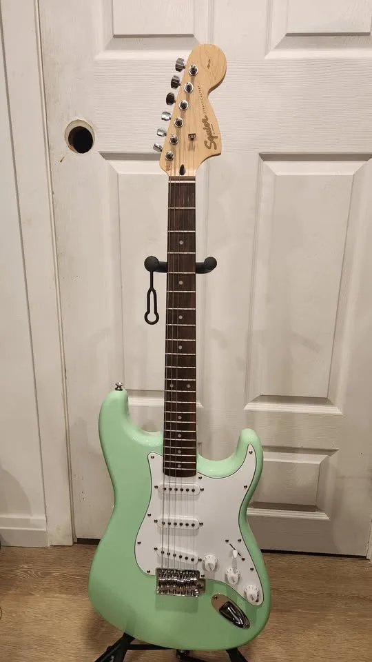$280 Squier Stratocaster - Surf Green - Affinity Series image indicator(2)