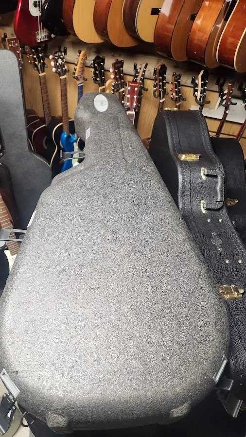 $100 TRIC Guitar Cases image indicator(4)