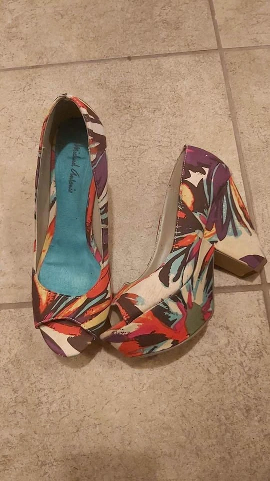 Shoes size 6