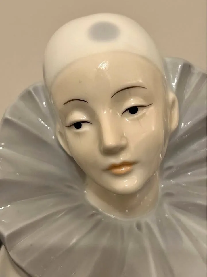 Vintage Japanese Pierrot Clown Bust – Porcelain Art Figurine 4,5