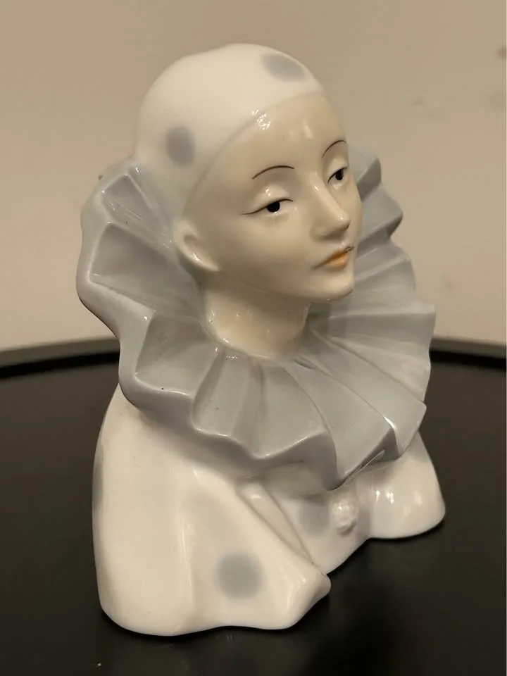 Vintage Japanese Pierrot Clown Bust – Porcelain Art Figurine 4,5 image indicator(3)