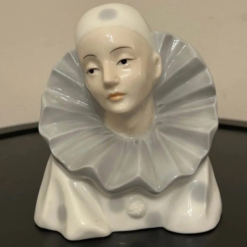 Vintage Japanese Pierrot Clown Bust – Porcelain Art Figurine 4,5 image indicator(6)