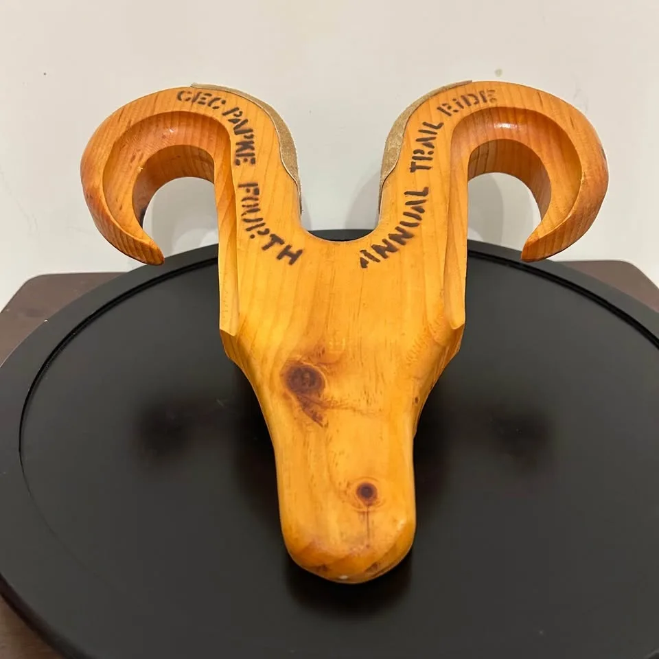 Handcrafted Wooden Cowboy Boot Jack – Ram Horn Western Boot Pull image indicator(2)