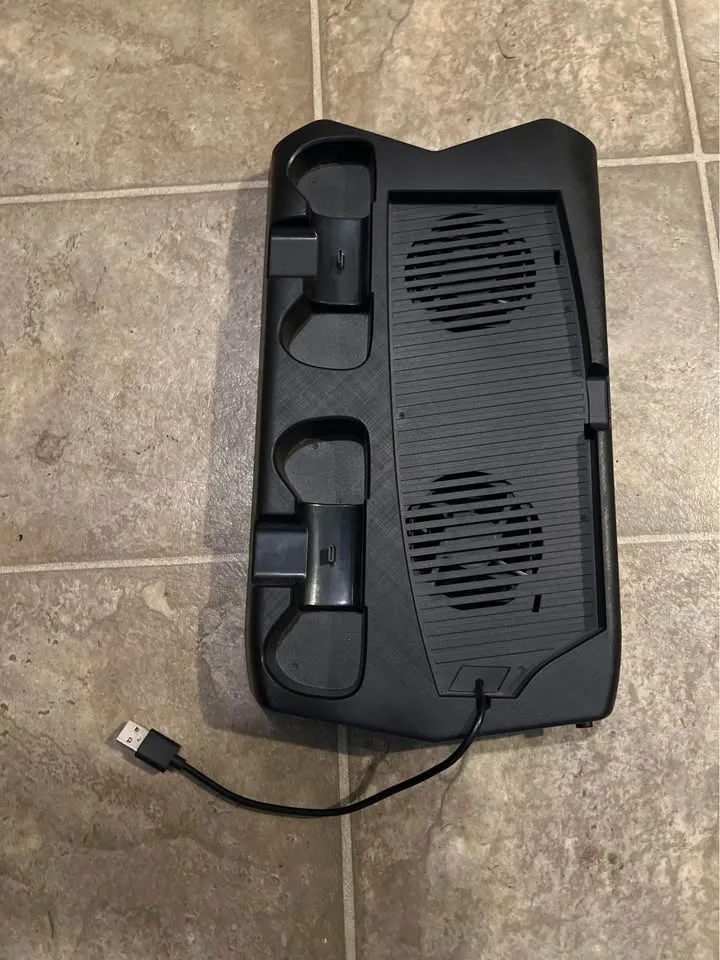 PS5 Controller Charging Station with Cooling Fan image indicator(2)