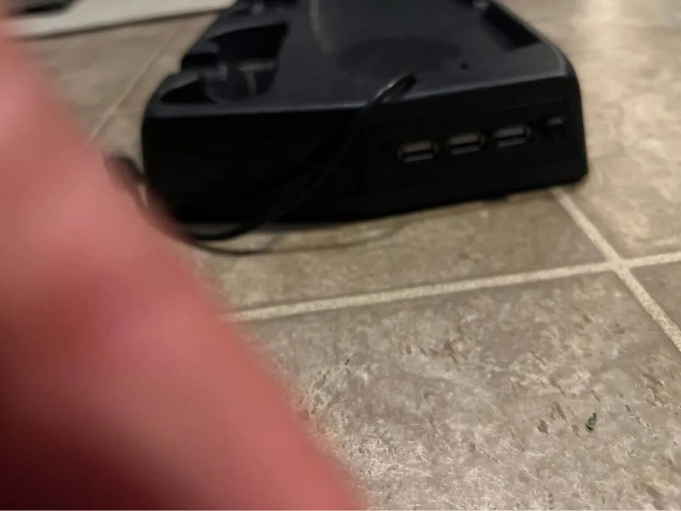 PS5 Controller Charging Station with Cooling Fan image indicator(3)