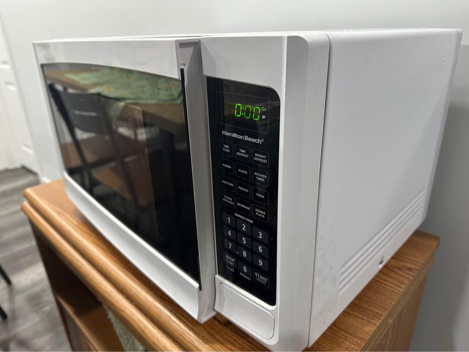 White Microwave Oven - photo 2