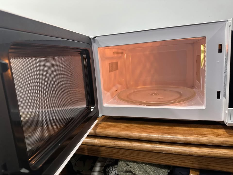 White Microwave Oven - photo 3