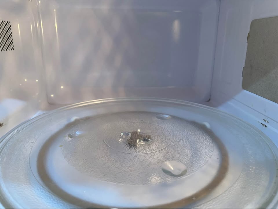 White Microwave Oven - photo 4