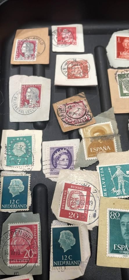 100+ Stamps from 1930’s- 1950’s - photo 2