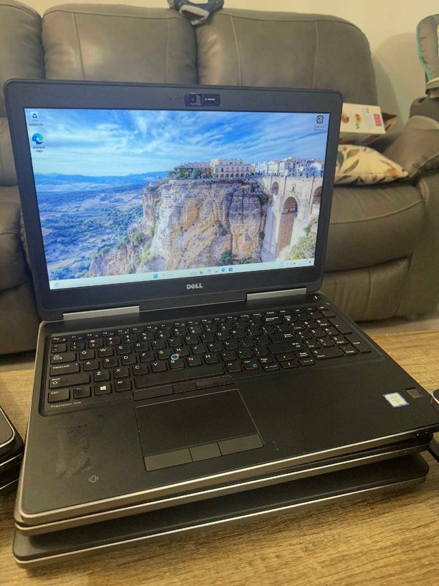Dell Precision 7520 Core i7 Laptop - photo 2