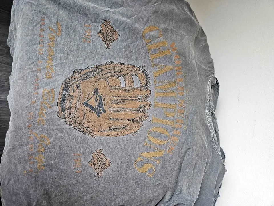 1992 and 1993 Toronto Blue Jays T shirt Large