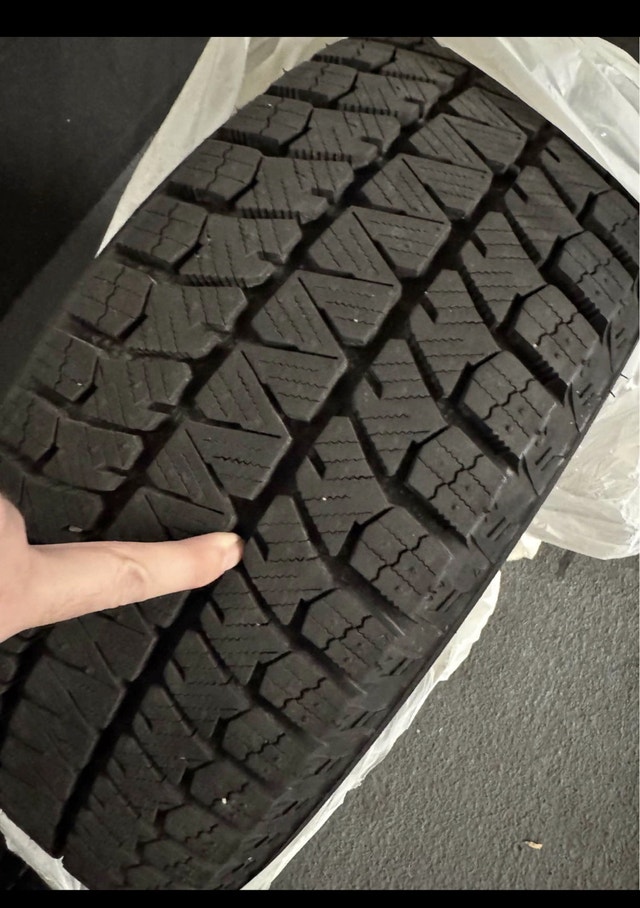 Winter tires Bridgestone Blizzak WS90 215/60R17 96T
