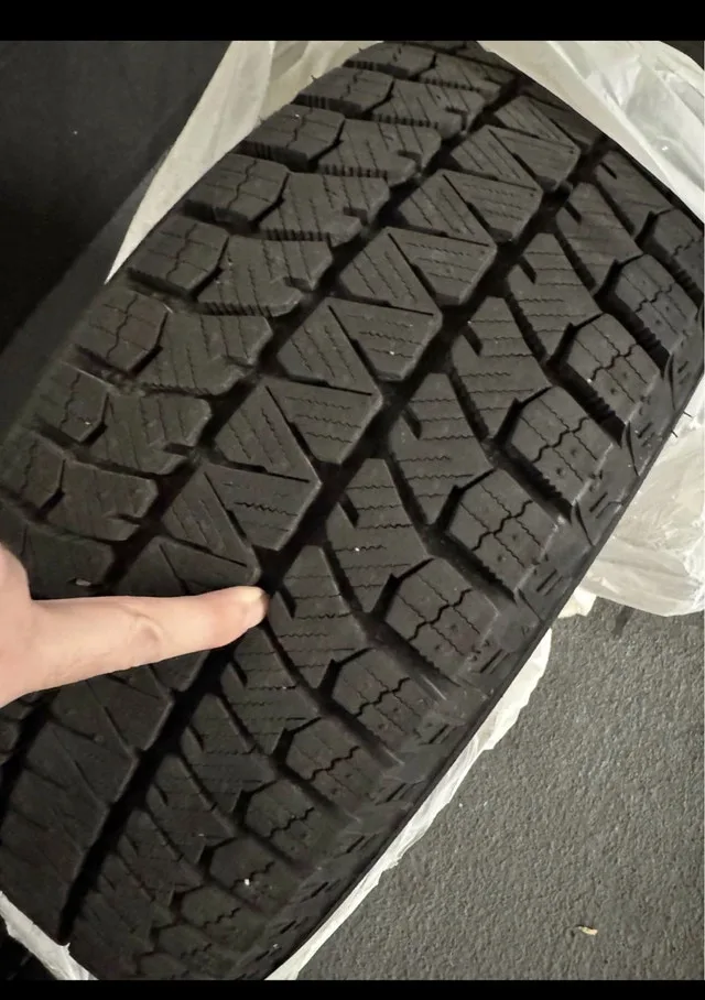 Winter tires Bridgestone Blizzak WS90 215/60R17 96T