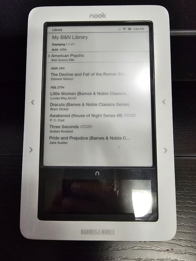 Barnes & Noble Nook (1st Generation) - photo 2