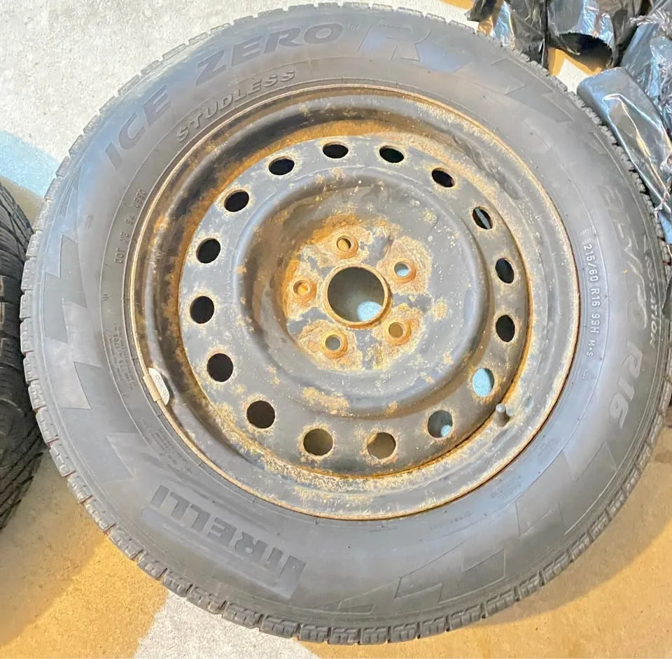 Winter Tires with Rims - 215/60R16 available image indicator(2)