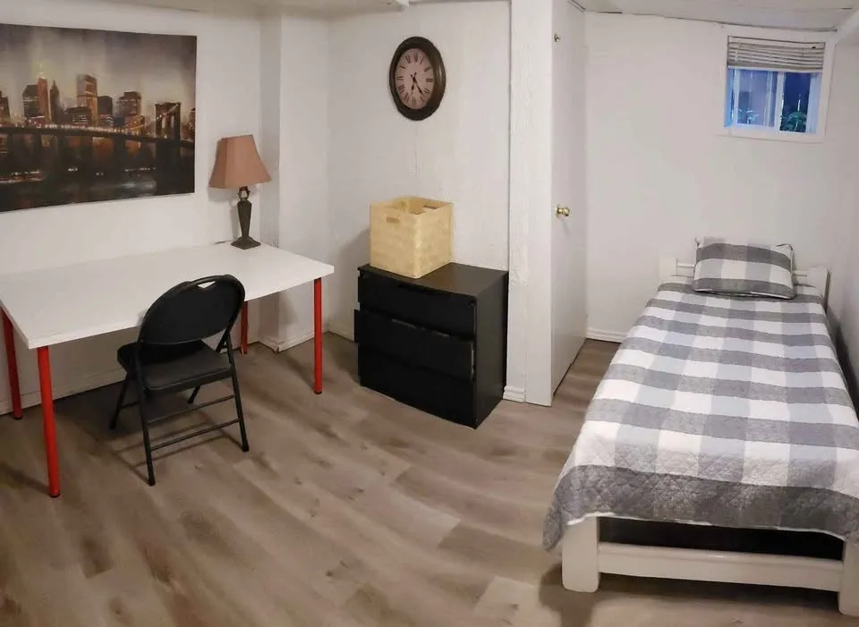 Private room for rent image indicator(8)