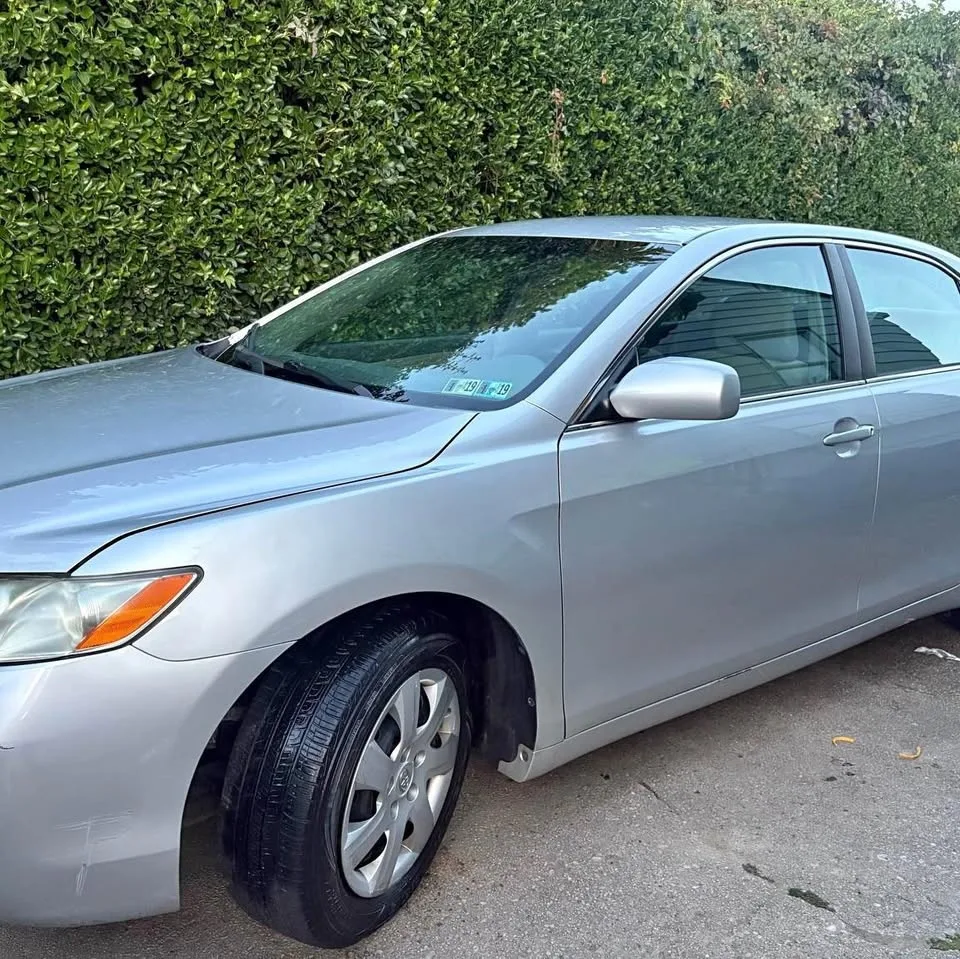 2009 Toyota Camry · LE Sedan 4D