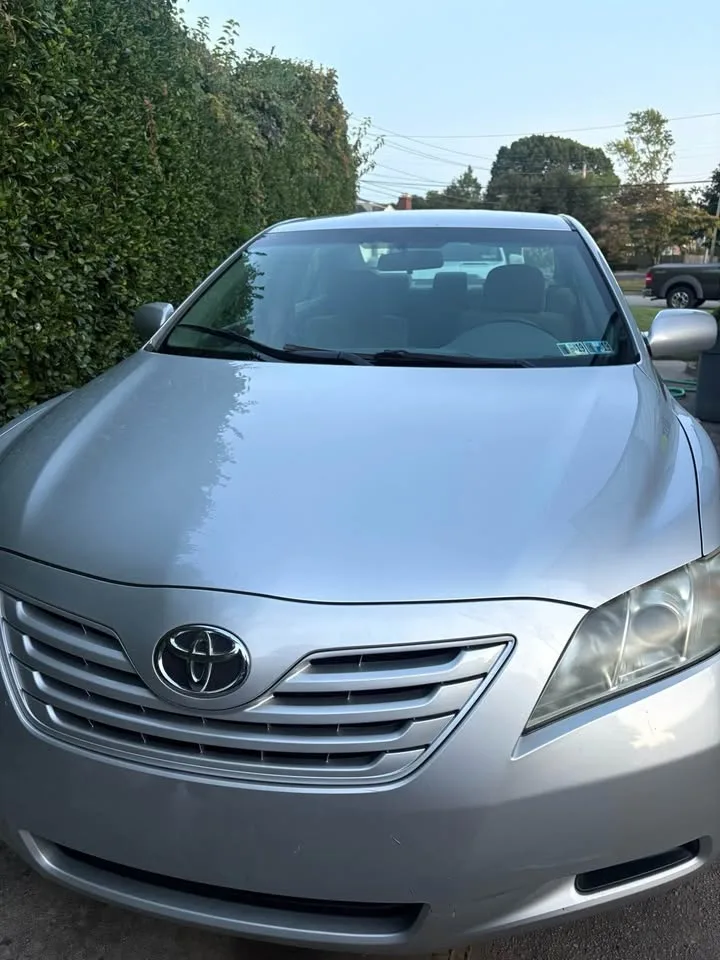 2009 Toyota Camry · LE Sedan 4D image indicator(2)