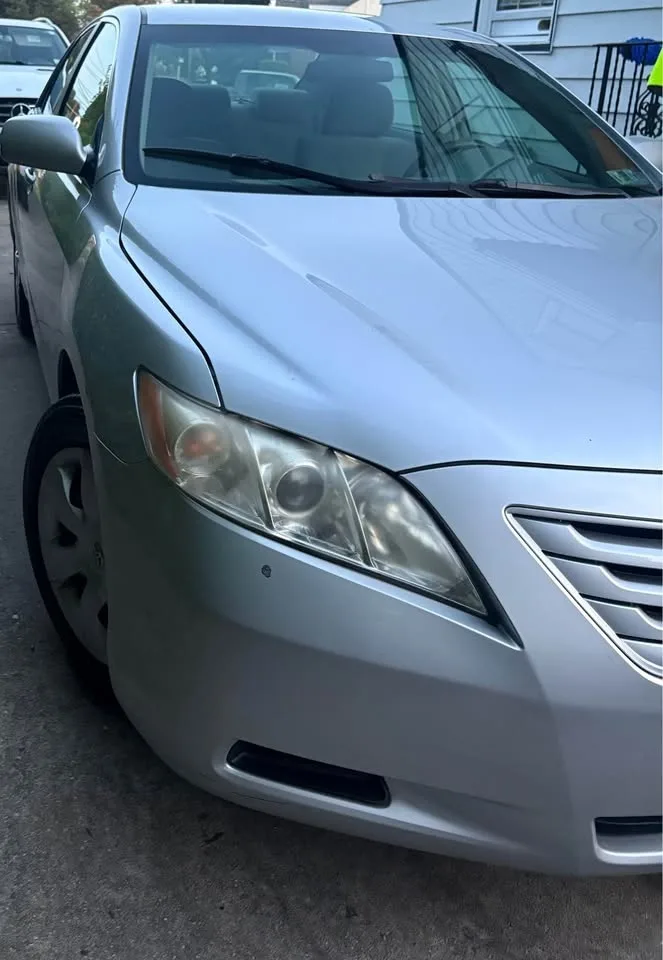 2009 Toyota Camry · LE Sedan 4D image indicator(3)