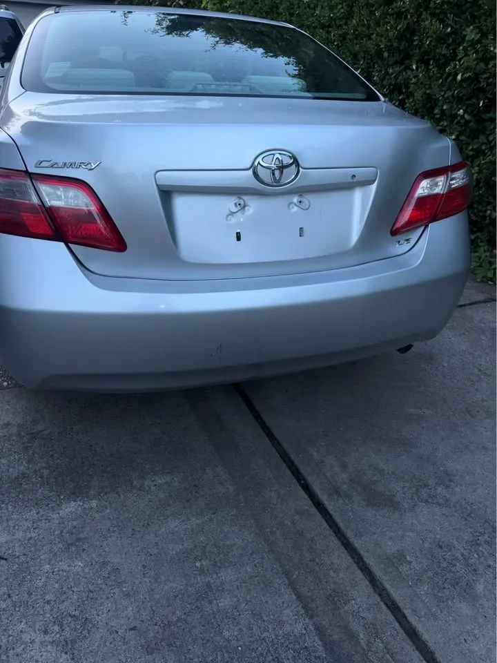 2009 Toyota Camry · LE Sedan 4D image indicator(10)