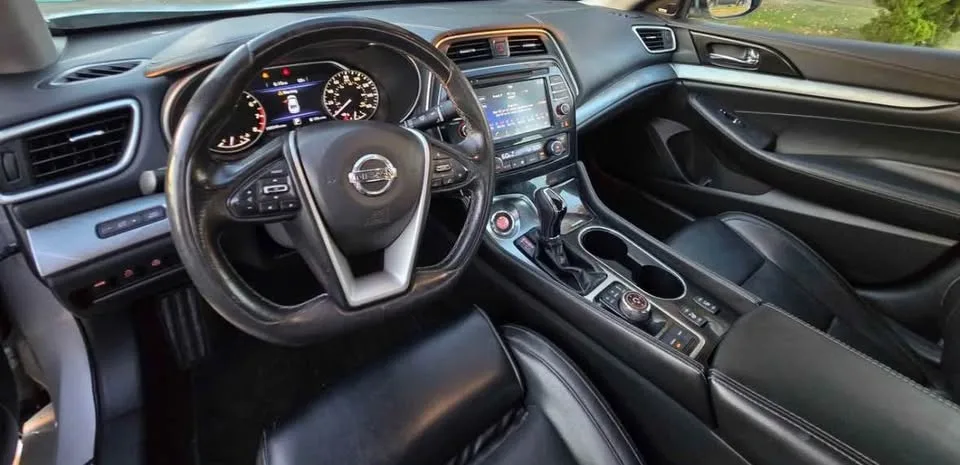 2017 Nissan Maxima · SL Sedan 4D image indicator(5)